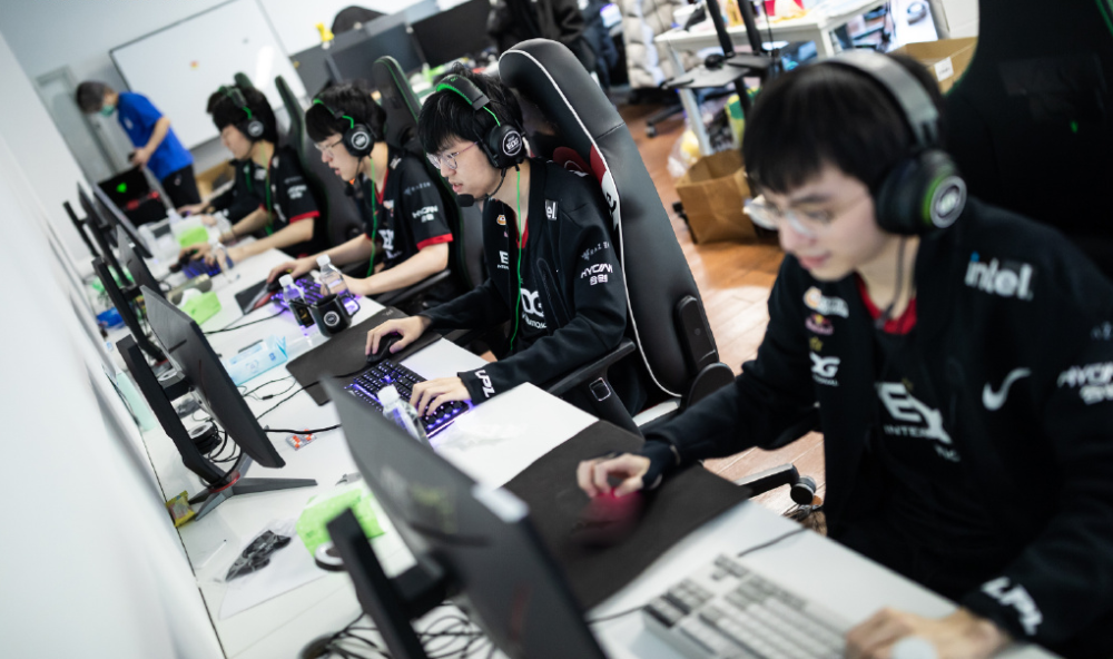 LGD血洗NS，Zeus线上压制力十足焦点之战成都决赛之夜，技惊四座